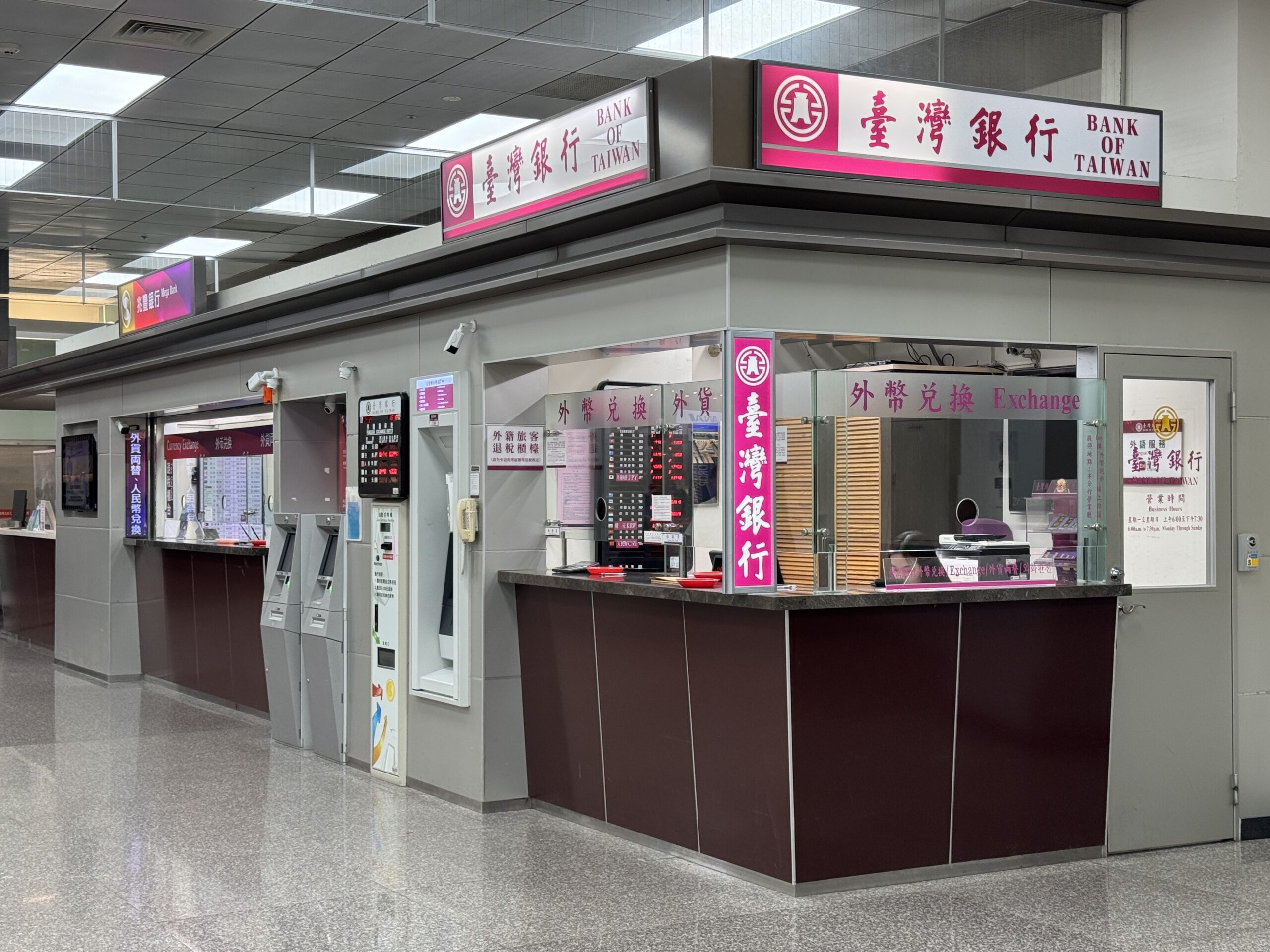 松山空港の台湾銀行