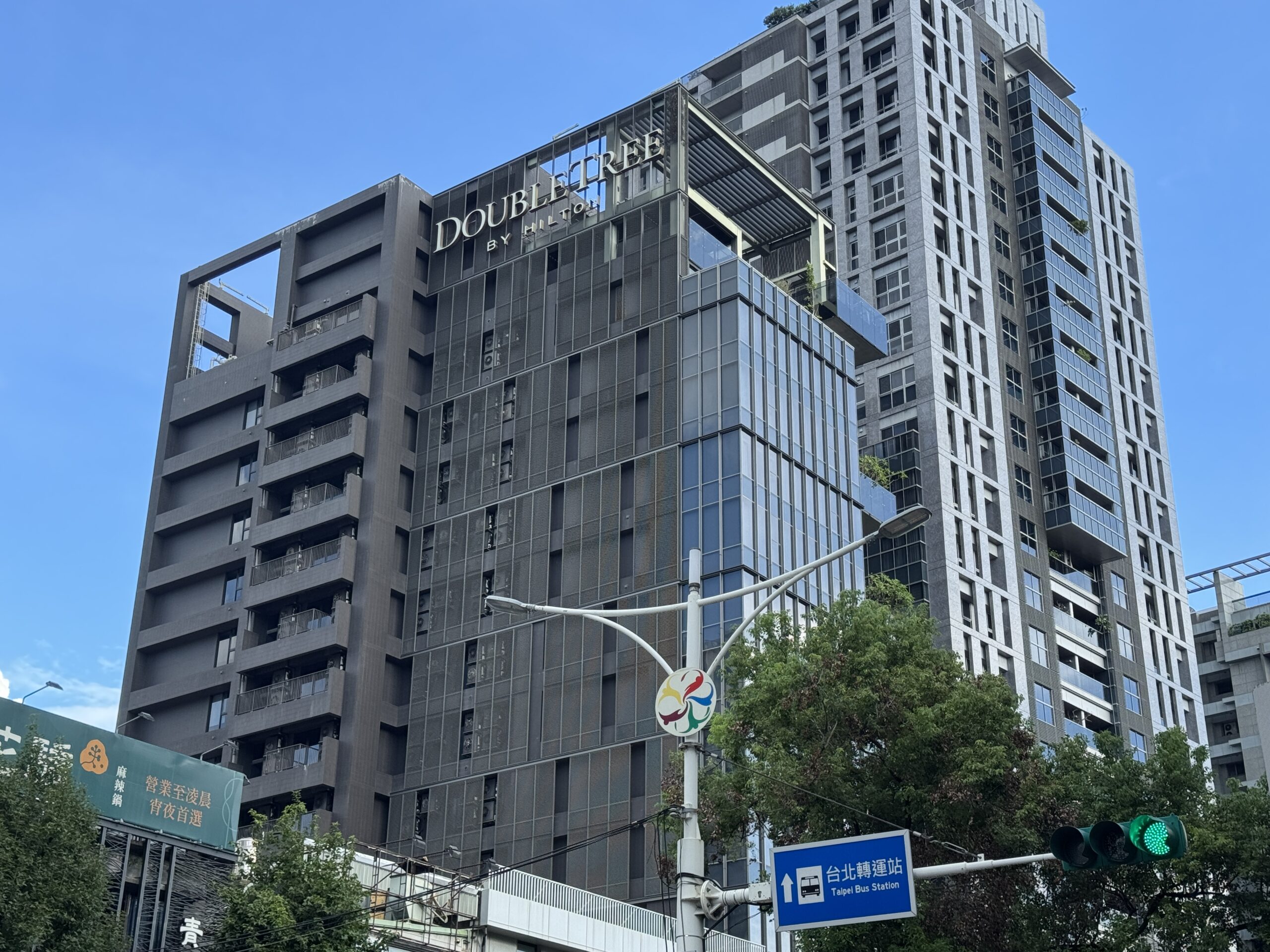 ダブルツリーbyヒルトン台北中山の外観