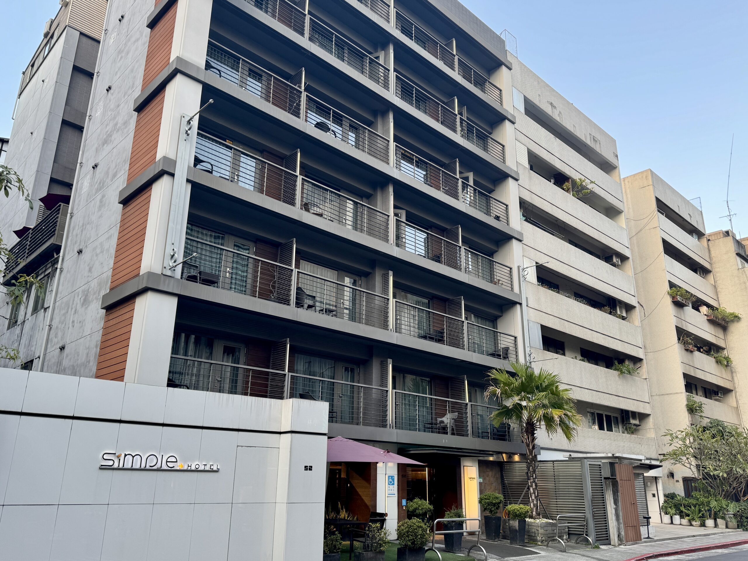 シンプルプラスホテルの外観