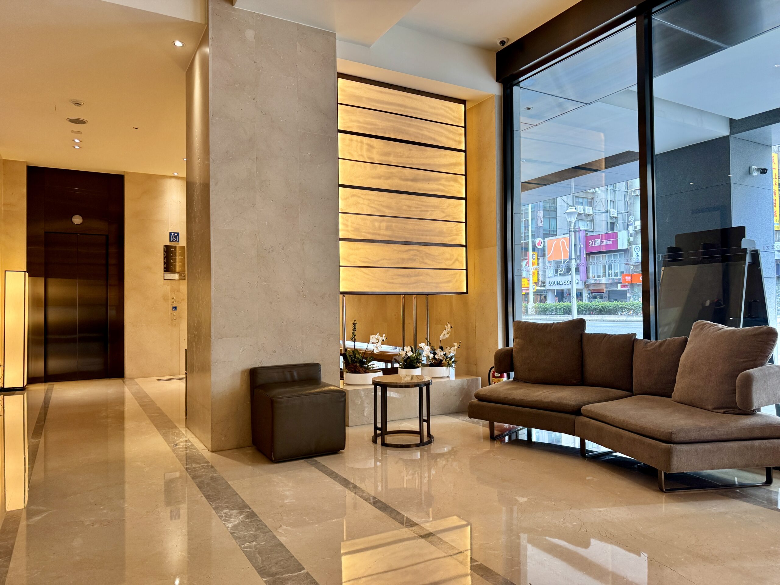 ホテルコッツィ台北忠孝館のフロントロビー